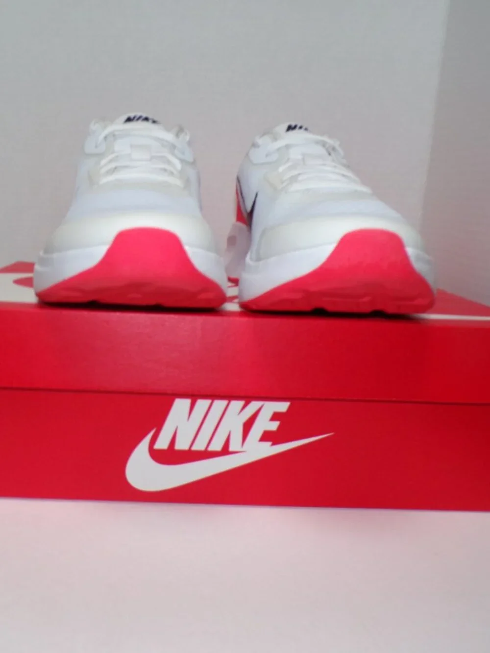 REALLY SWEET WOMANS NIKE WEAR ALL DAY SIZE 8.5 LIKE NEW WORE ONCE, GOING TO LOVE